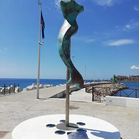 Monolocale Con Giardino E Parcheggio Privato Citra Zero Zero Ottanta Trentuno Lt 0281 *