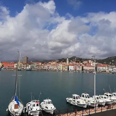 Monolocale Con Giardino E Parcheggio Privato Citra Zero Zero Ottanta Trentuno Lt 0281 إمبيريا