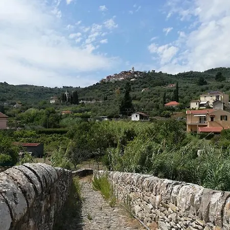 Διαμέρισμα Monolocale Con Giardino E Parcheggio Privato Citra Zero Zero Ottanta Trentuno Lt 0281 *