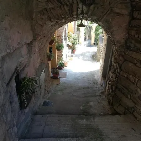 Monolocale Con Giardino E Parcheggio Privato Citra Zero Zero Ottanta Trentuno Lt 0281 شقة