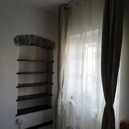 Monolocale Con Giardino E Parcheggio Privato Citra Zero Zero Ottanta Trentuno Lt 0281 إمبيريا