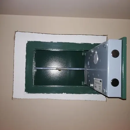 Monolocale Con Giardino E Parcheggio Privato Citra Zero Zero Ottanta Trentuno Lt 0281 Daire