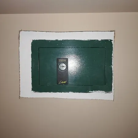 Monolocale Con Giardino E Parcheggio Privato Citra Zero Zero Ottanta Trentuno Lt 0281 * إمبيريا