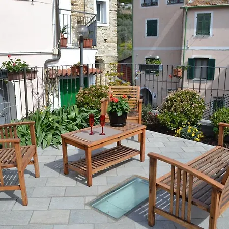 Apartamento Monolocale Con Giardino E Parcheggio Privato Citra Zero Zero Ottanta Trentuno Lt 0281 Imperia