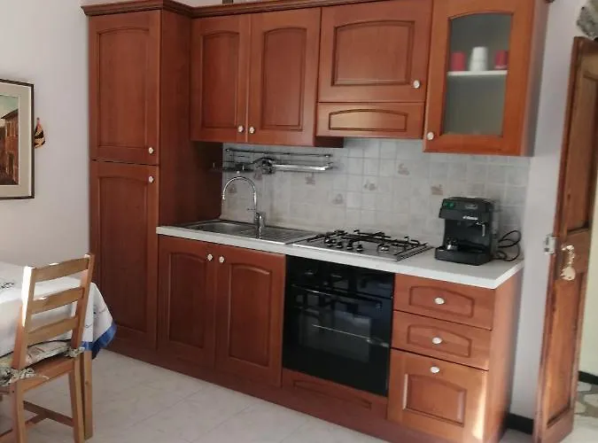 Monolocale Con Giardino E Parcheggio Privato Citra Zero Zero Ottanta Trentuno Lt 0281 * Империя