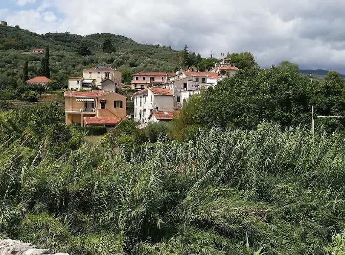Monolocale Con Giardino E Parcheggio Privato Citra Zero Zero Ottanta Trentuno Lt 0281 Imperia