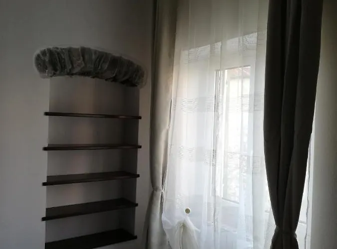 Monolocale Con Giardino E Parcheggio Privato Citra Zero Zero Ottanta Trentuno Lt 0281 Империя